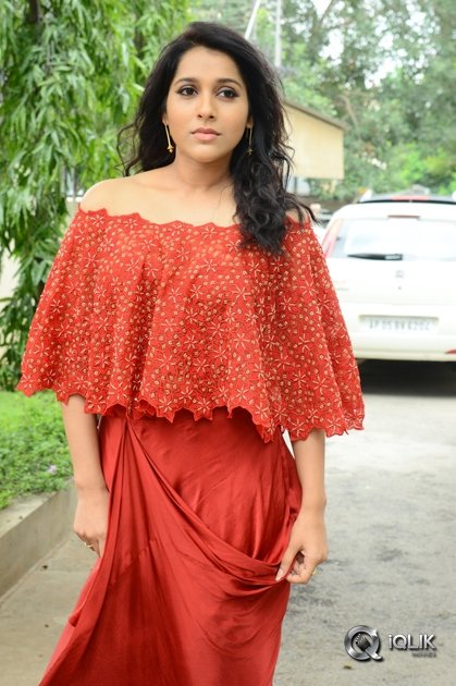 Rashmi-Gautam-At-Next-Nuvve-Movie-Press-Meet